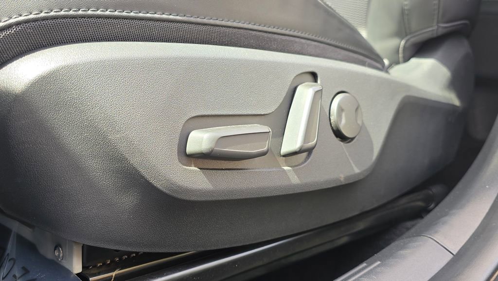 Used 2023 Kia Niro EX FWD image 25