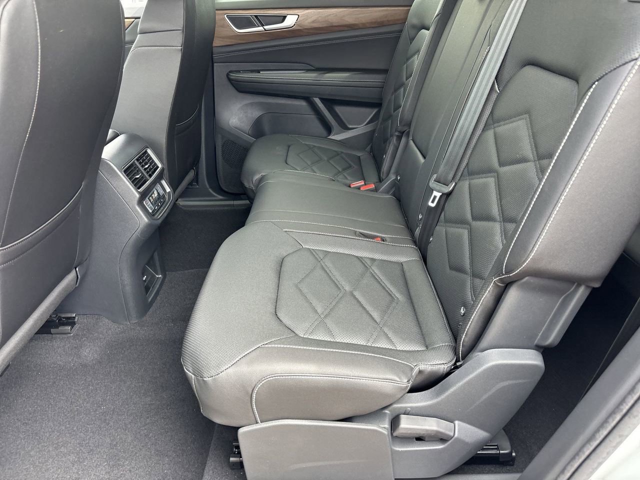 New 2026 Volkswagen Atlas SE image 13