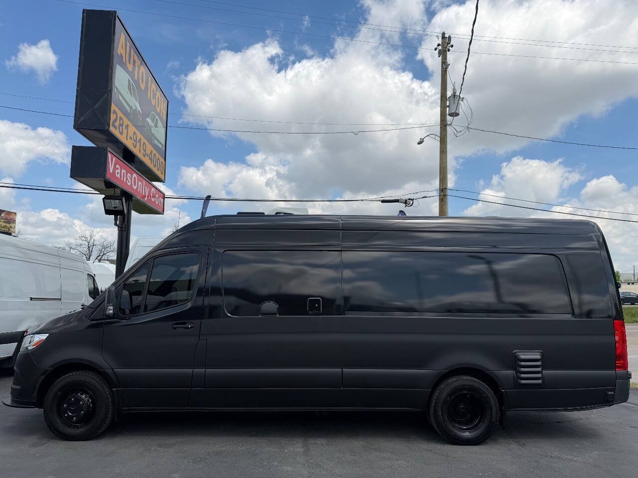 Used 2022 Mercedes-Benz Sprinter 4500 w/ Parking Package image 4