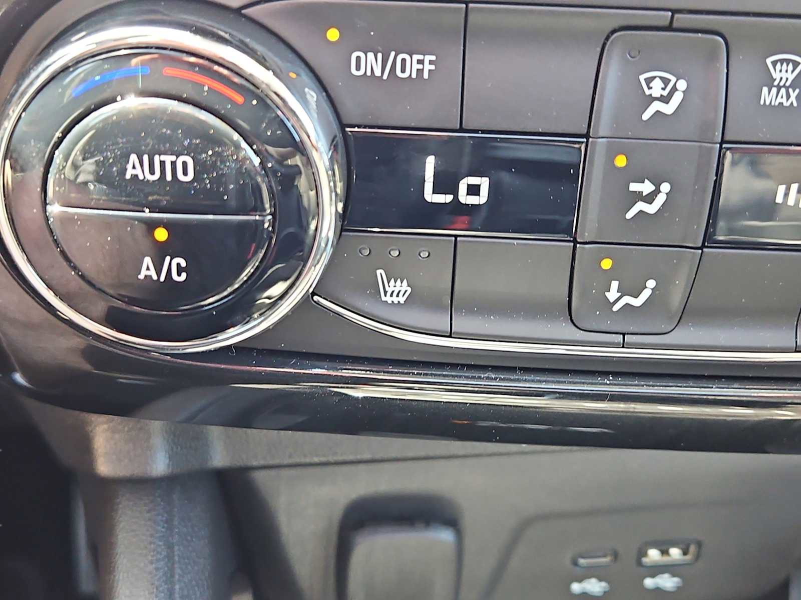Used 2024 Chevrolet TrailBlazer LT w/ Convenience Package AWD/4WD image 19