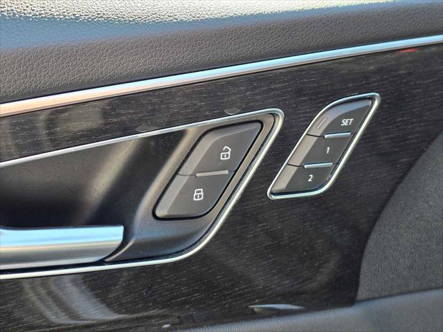 Used 2019 Audi Q8 Premium Plus w/ Premium Plus AWD/4WD image 25
