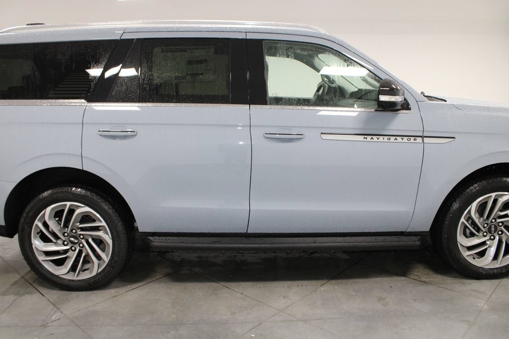 New 2027 Lincoln Navigator Premiere RWD image 10