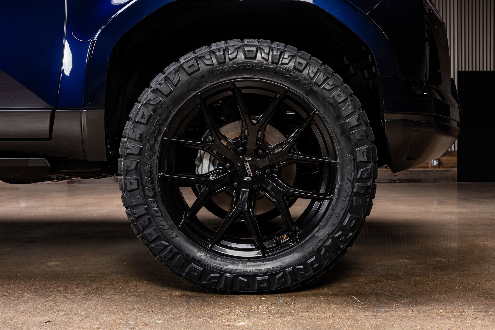 Used 2025 Lexus GX 550 w/ Accessory Package (2T) image 12