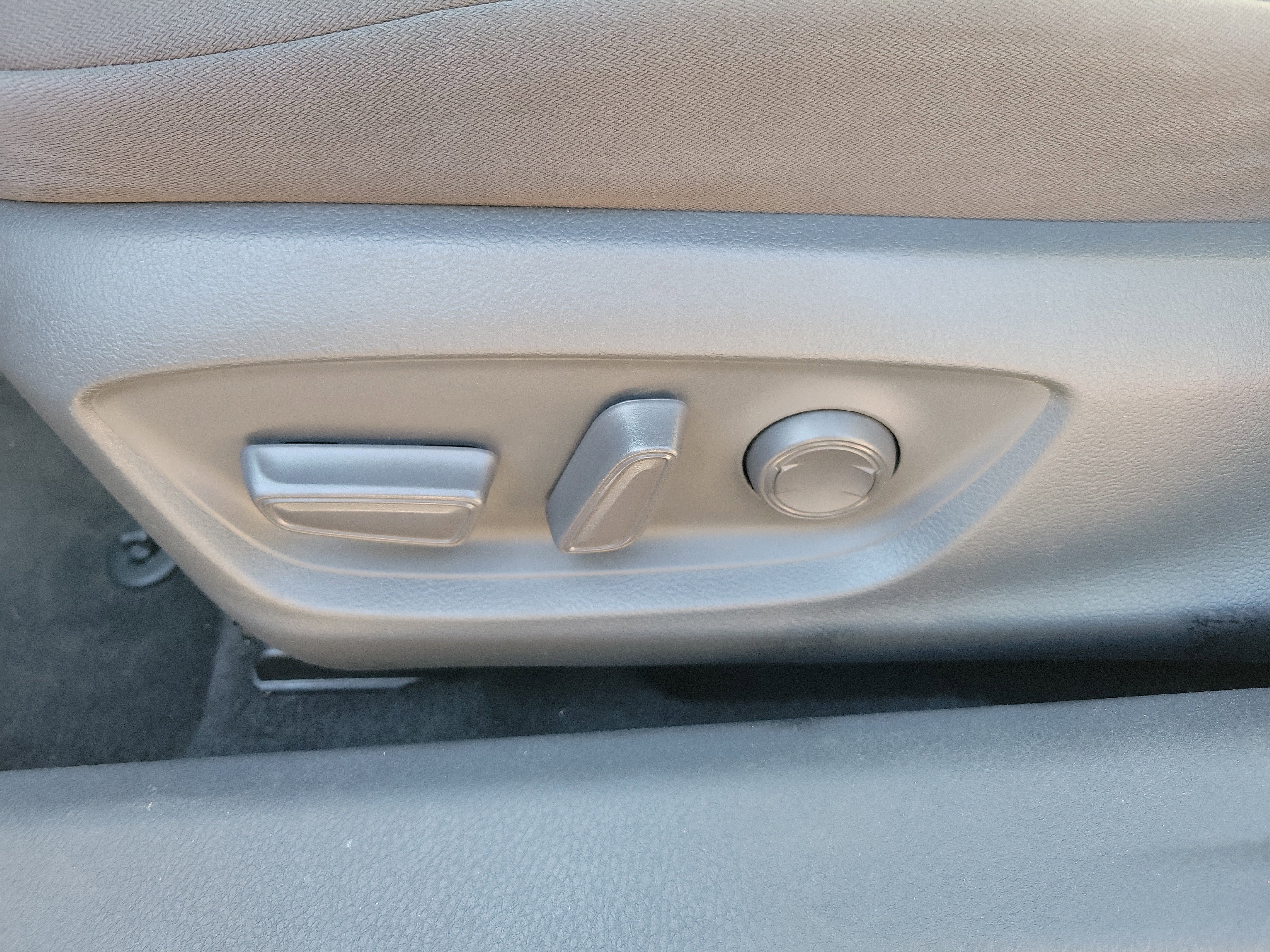 Used 2018 Toyota Camry LE image 21