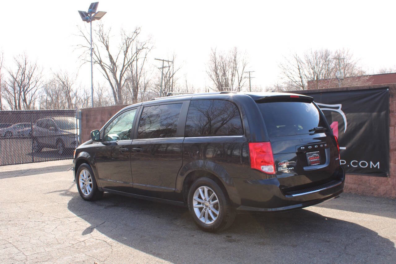 Used 2019 Dodge Grand Caravan SXT image 3