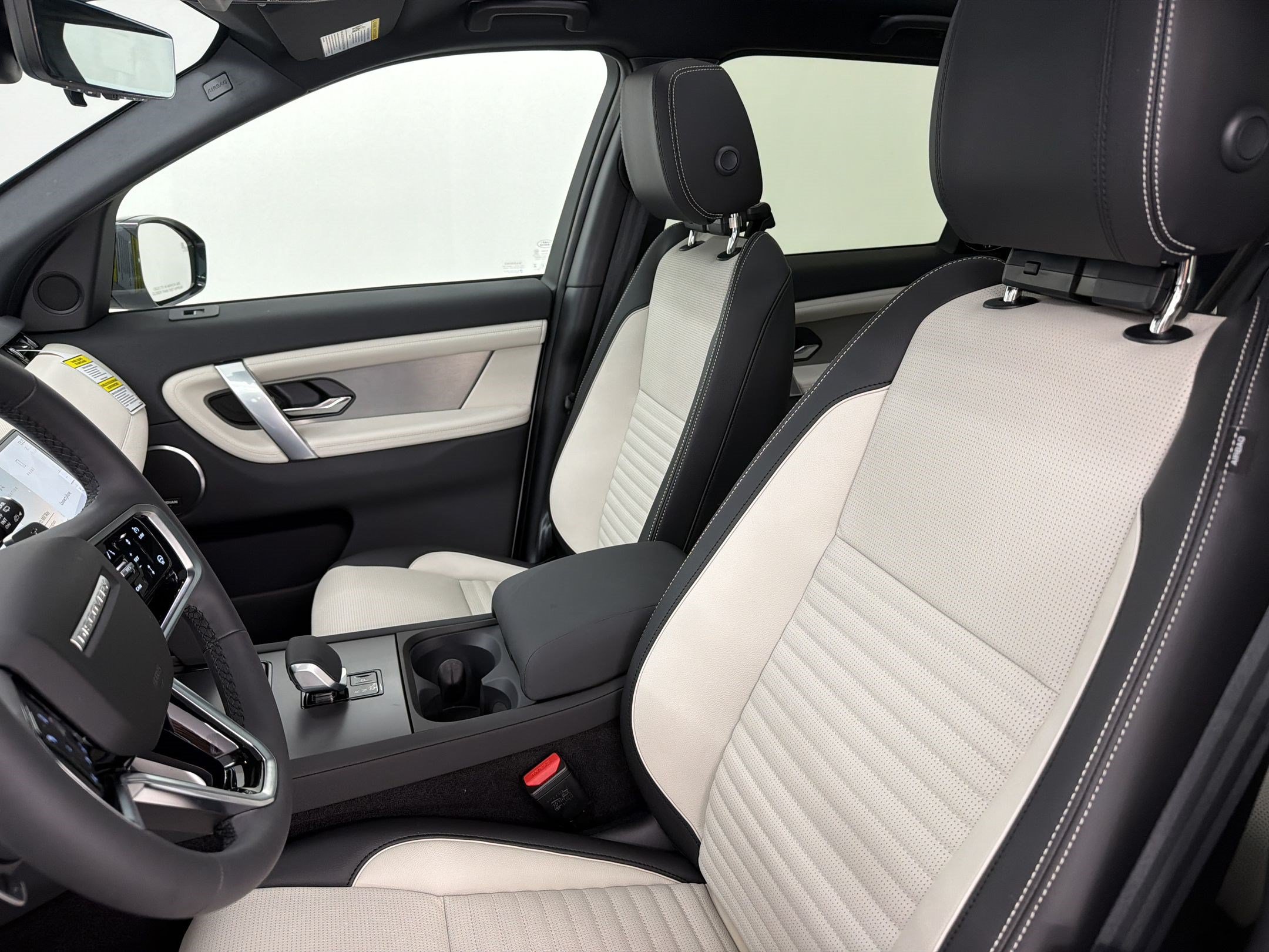 New 2026 Land Rover Discovery Sport Landmark AWD/4WD image 5