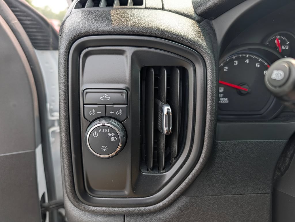 Used 2022 Chevrolet Silverado 1500 W/T RWD image 7
