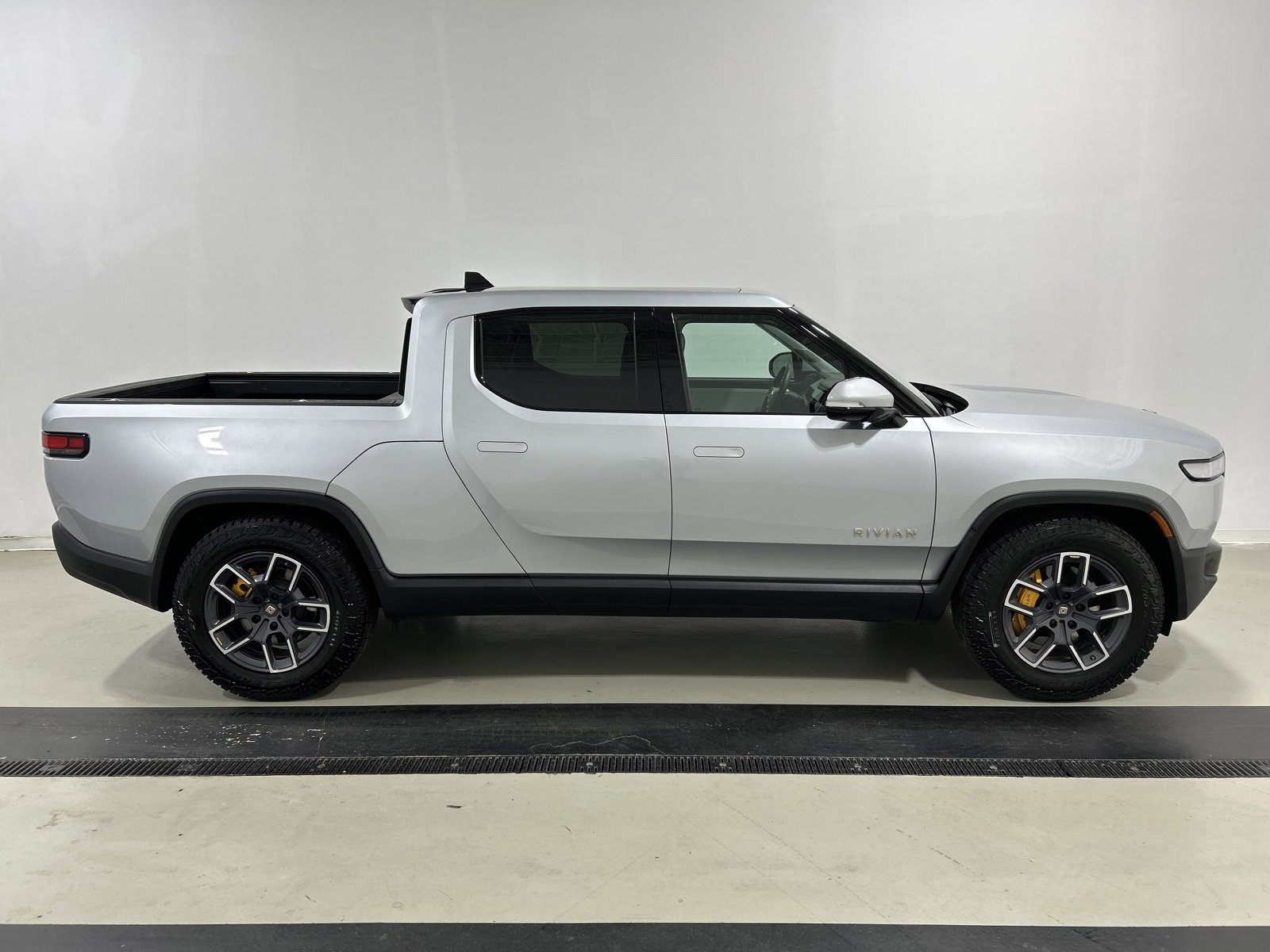 Used 2023 Rivian R1T Adventure AWD/4WD image 6