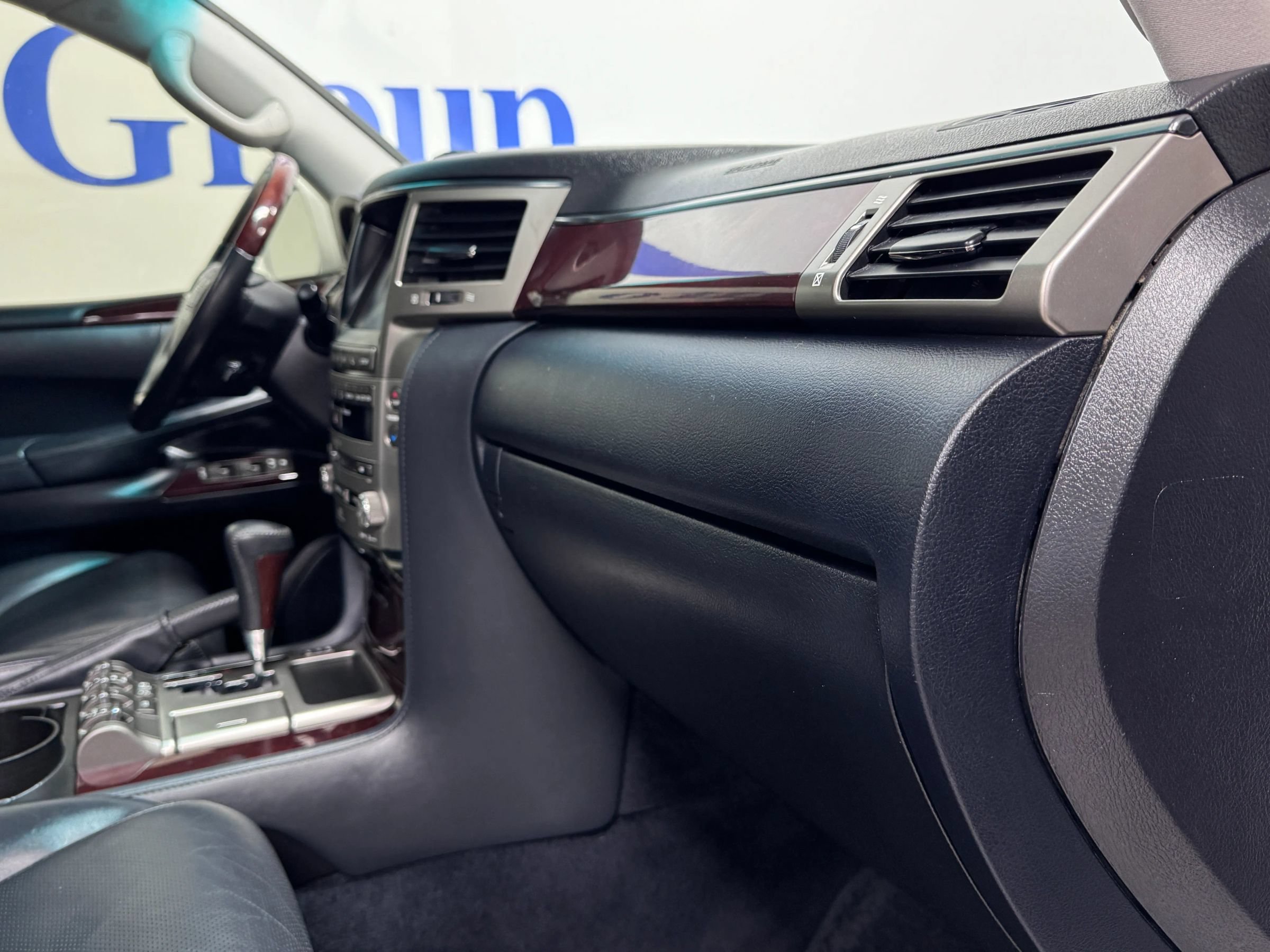 Used 2015 Lexus LX 570 4WD image 16
