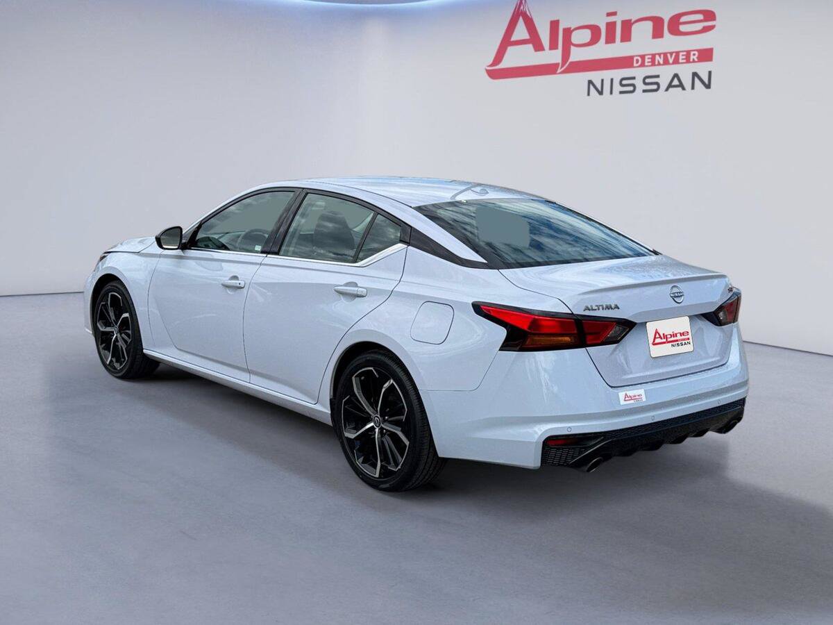 Used 2024 Nissan Altima 2.5 SR FWD image 3