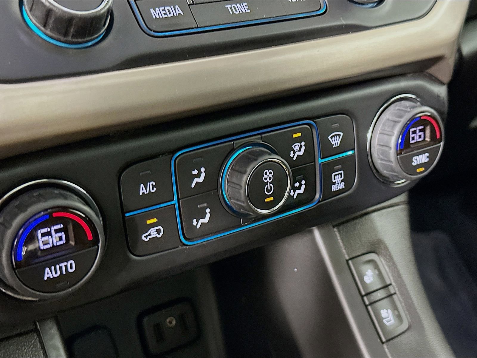 Used 2017 GMC Acadia Denali w/ Technology Package image 17