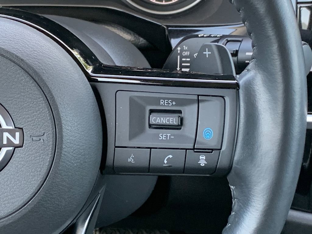 Used 2023 Nissan Pathfinder SL FWD image 16