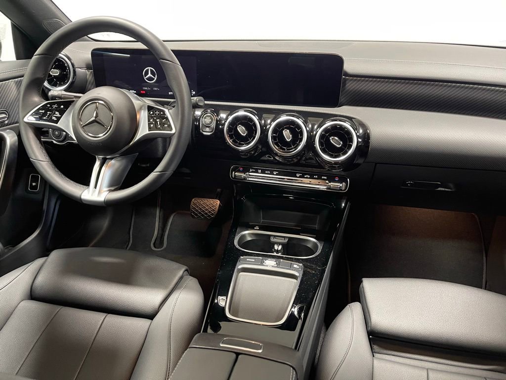 Used 2025 Mercedes-Benz CLA 250 4MATIC image 29