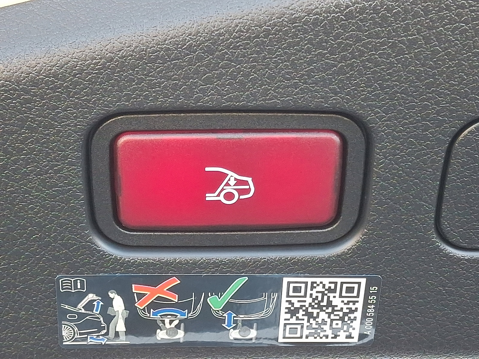 Certified 2025 Mercedes-Benz CLE 53 AMG 4MATIC Cabriolet image 29