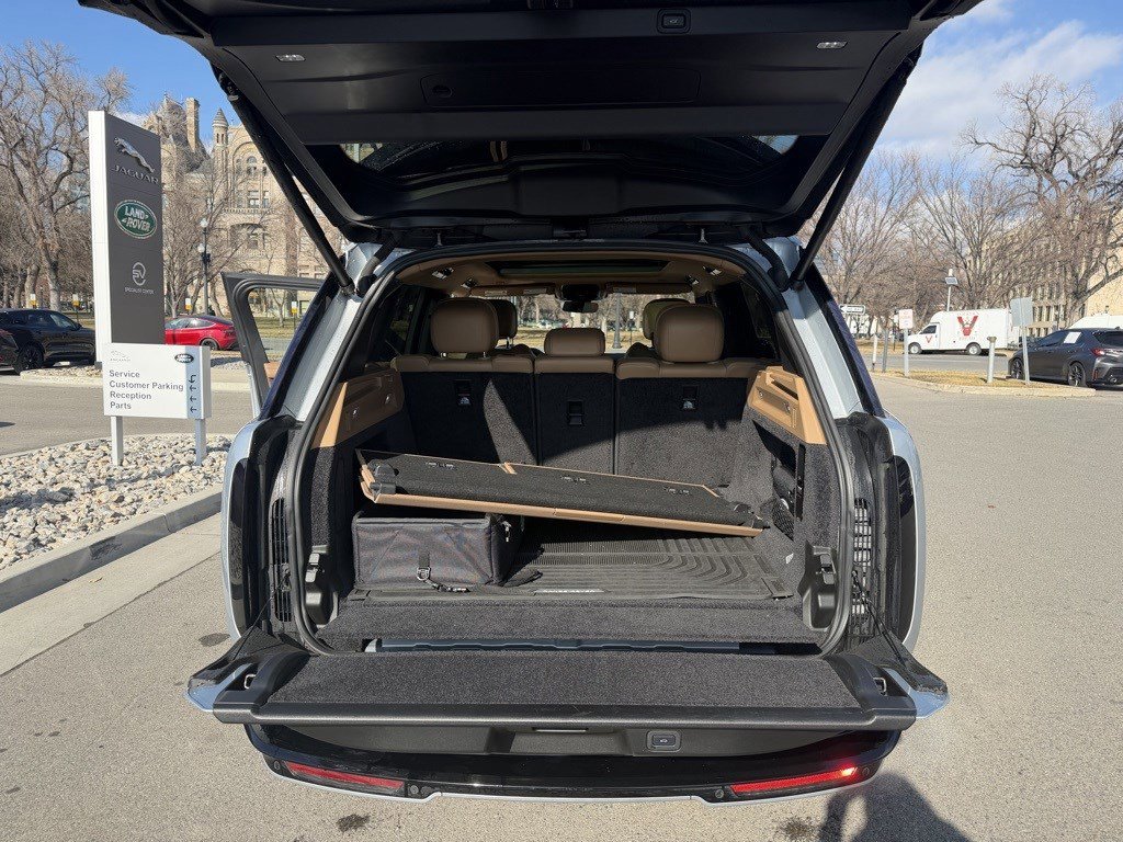 Used 2023 Land Rover Range Rover SE image 16