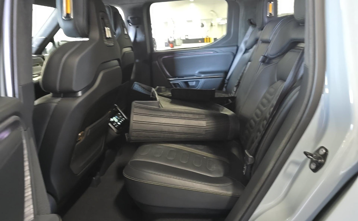 Used 2022 Rivian R1T Adventure AWD/4WD image 9