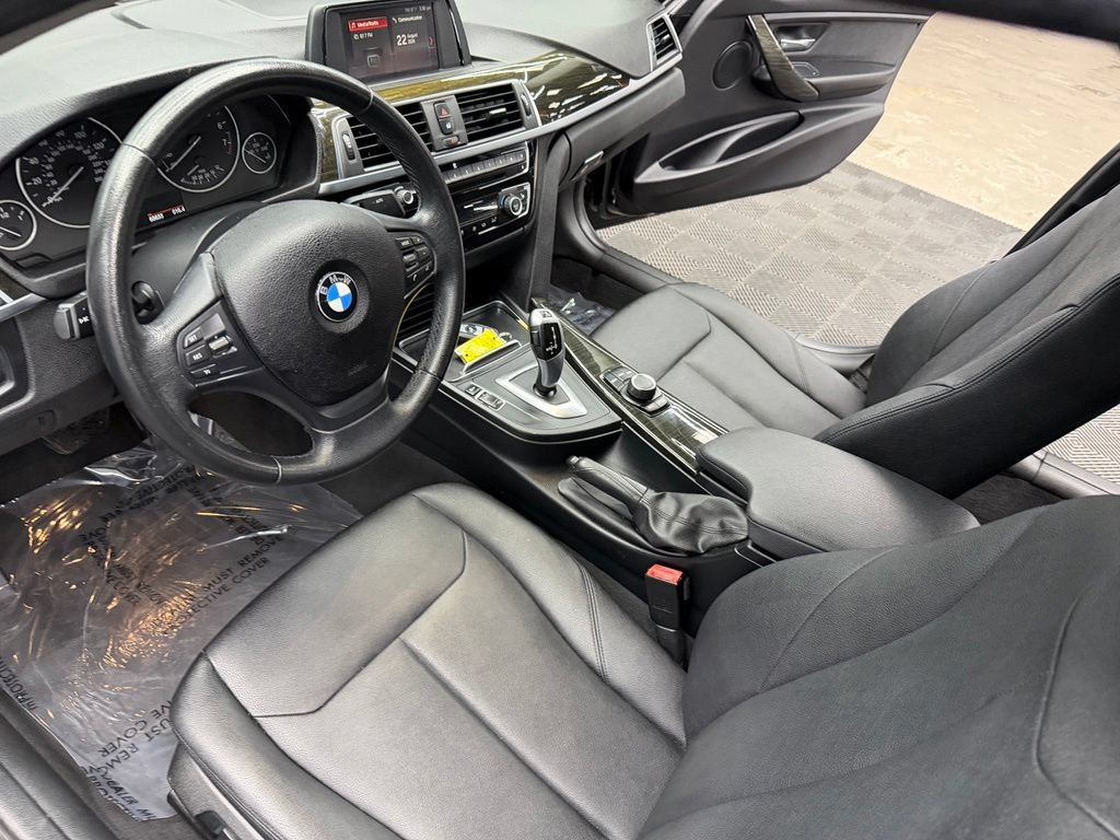 Used 2018 BMW 320i Sedan RWD image 32