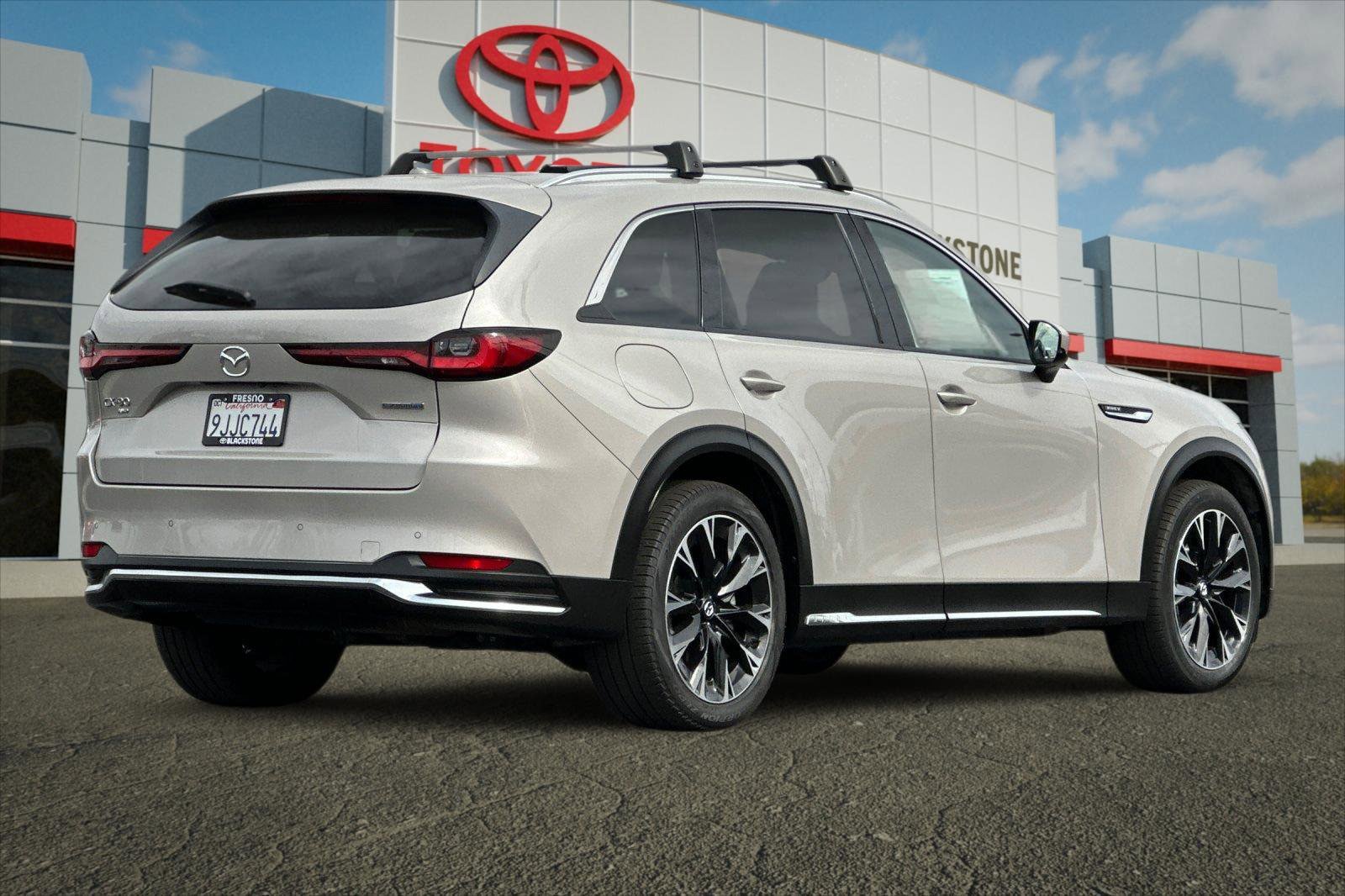 Used 2024 MAZDA CX-90 Plug-In Hybrid w/ Premium Pkg AWD/4WD image 3