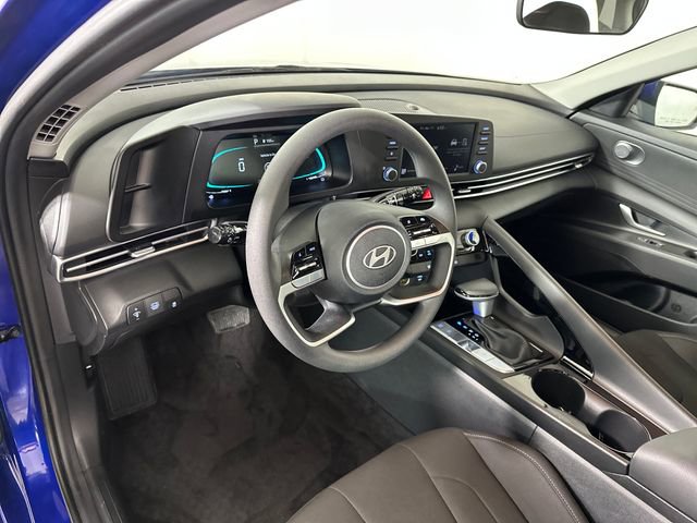 Used 2025 Hyundai Elantra Blue image 13