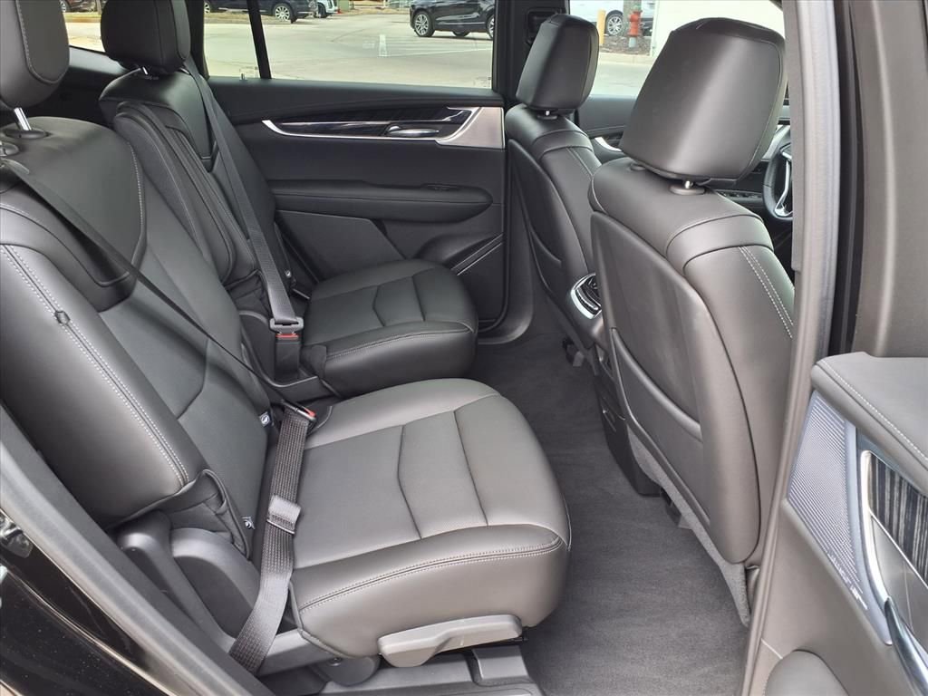 Used 2025 Cadillac XT6 Premium Luxury FWD image 13