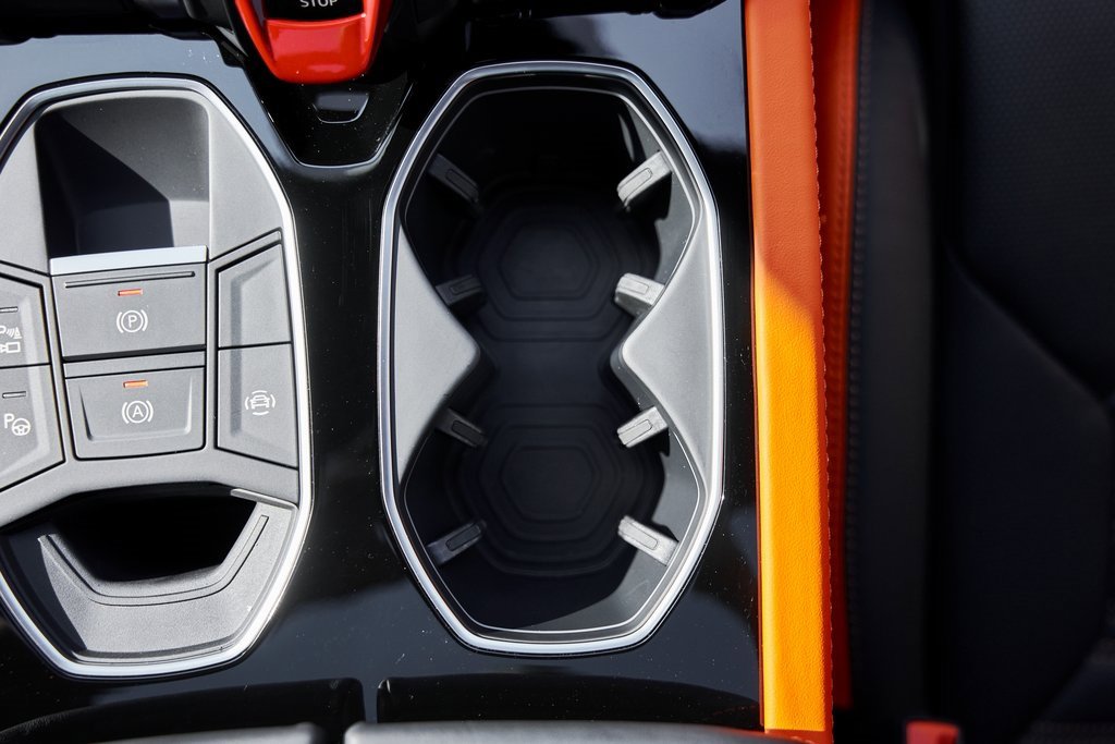 Used 2025 Lamborghini Urus SE image 71