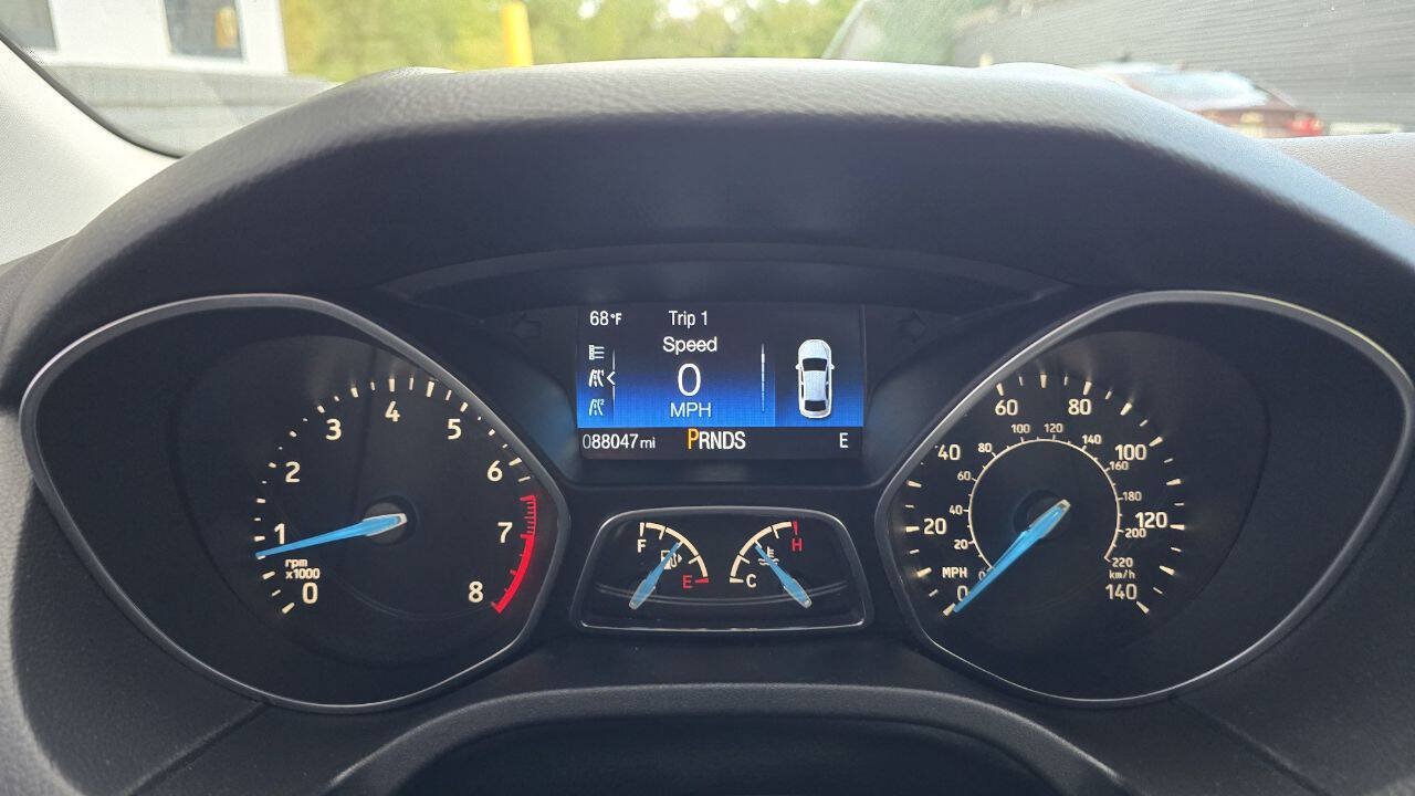 Used 2016 Ford Focus SE w/ Equipment Group 201A FWD image 29