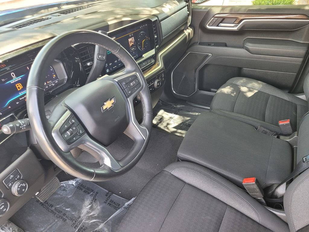 Used 2025 Chevrolet Silverado 1500 LT AWD/4WD image 18