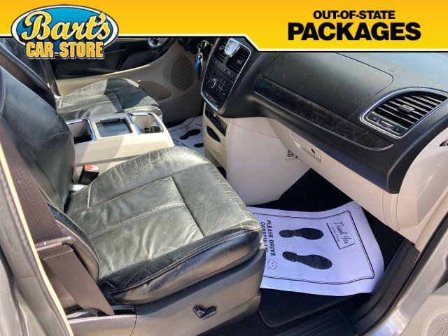 Used 2015 Chrysler Town & Country Limited Platinum FWD image 14
