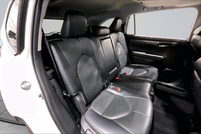 Used 2022 Toyota Highlander Limited AWD/4WD image 29