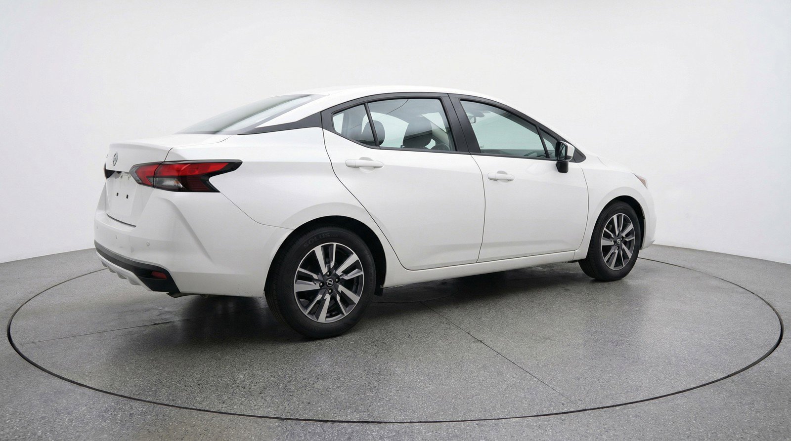 Used 2025 Nissan Versa SV image 9