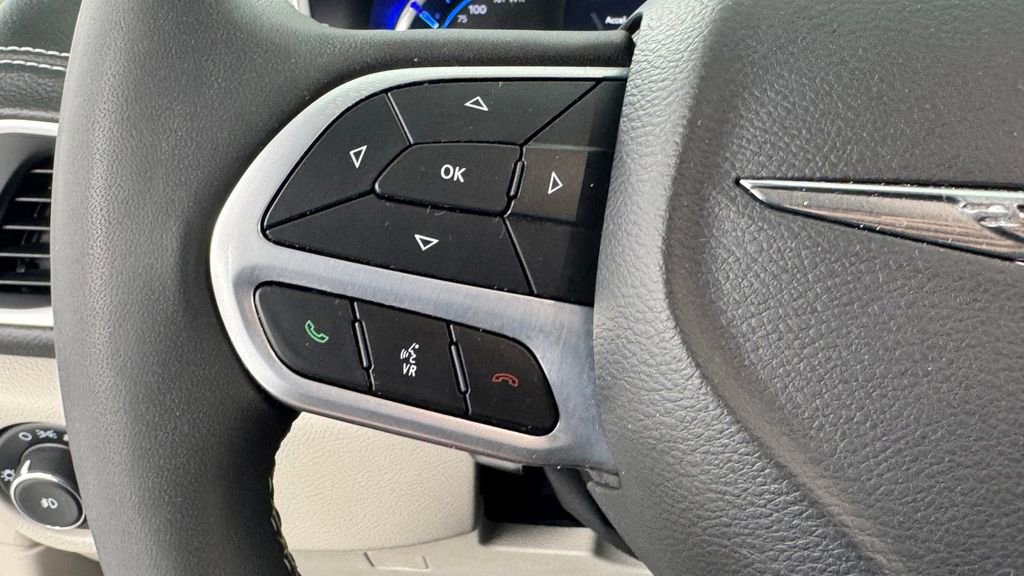 Used 2022 Chrysler Pacifica Touring-L FWD image 25