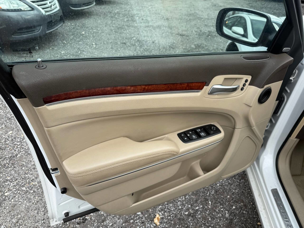 Used 2011 Chrysler 300 C image 18