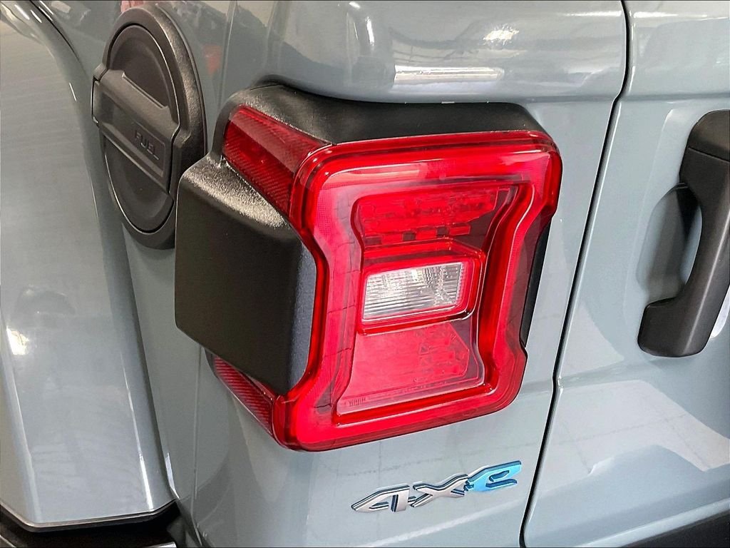 Used 2024 Jeep Wrangler Unlimited w/ Convenience Group AWD/4WD image 33