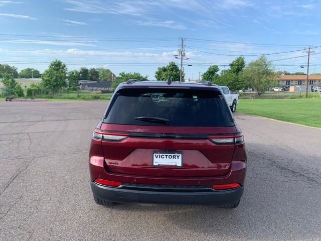Used 2023 Jeep Grand Cherokee Altitude AWD/4WD image 6