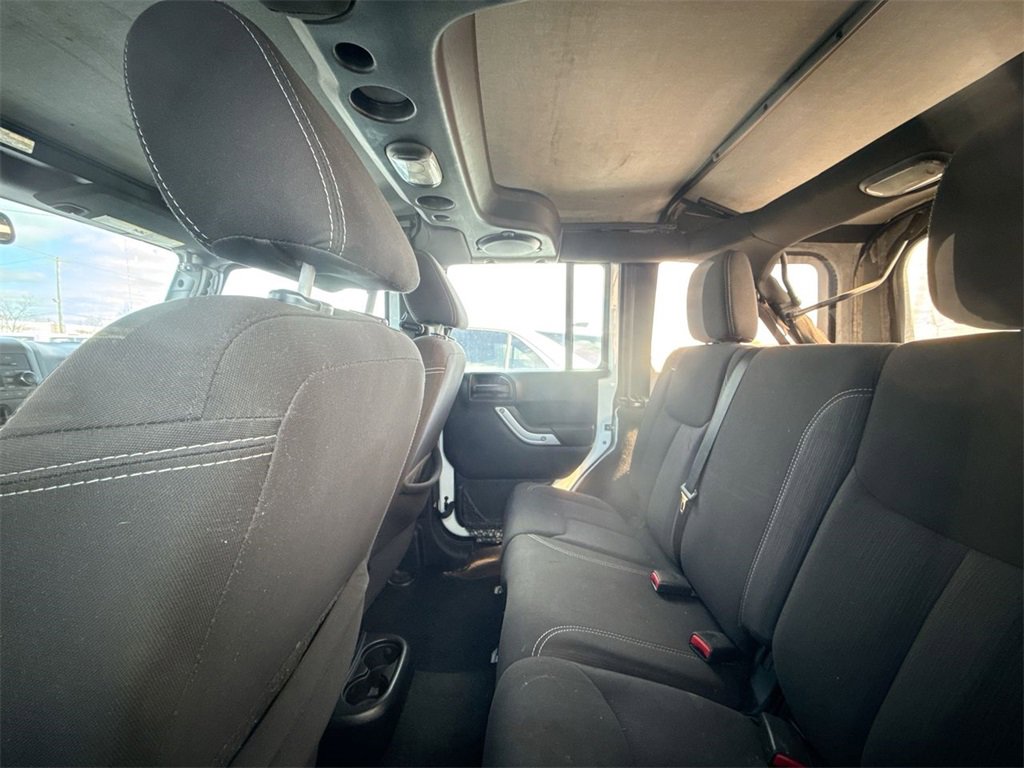 Used 2014 Jeep Wrangler Unlimited Sahara image 10