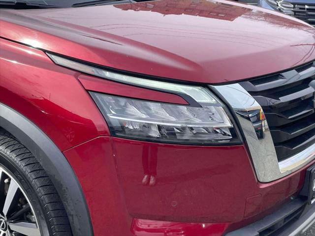 Used 2023 Nissan Pathfinder Platinum image 9