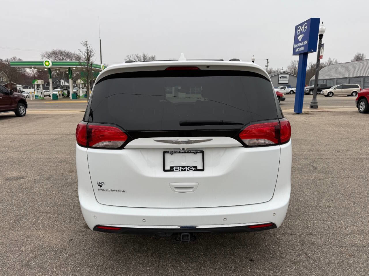 Used 2017 Chrysler Pacifica Touring-L Plus w/ Advanced Safetytec Group FWD image 4