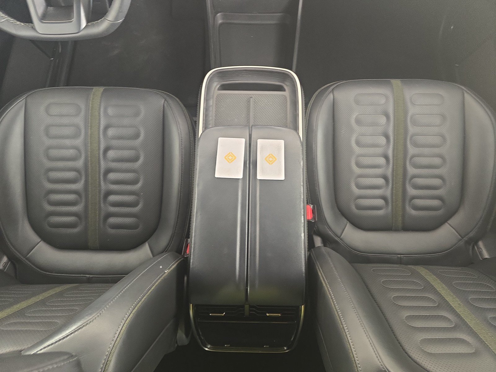 Used 2025 Rivian R1S Adventure AWD/4WD image 31