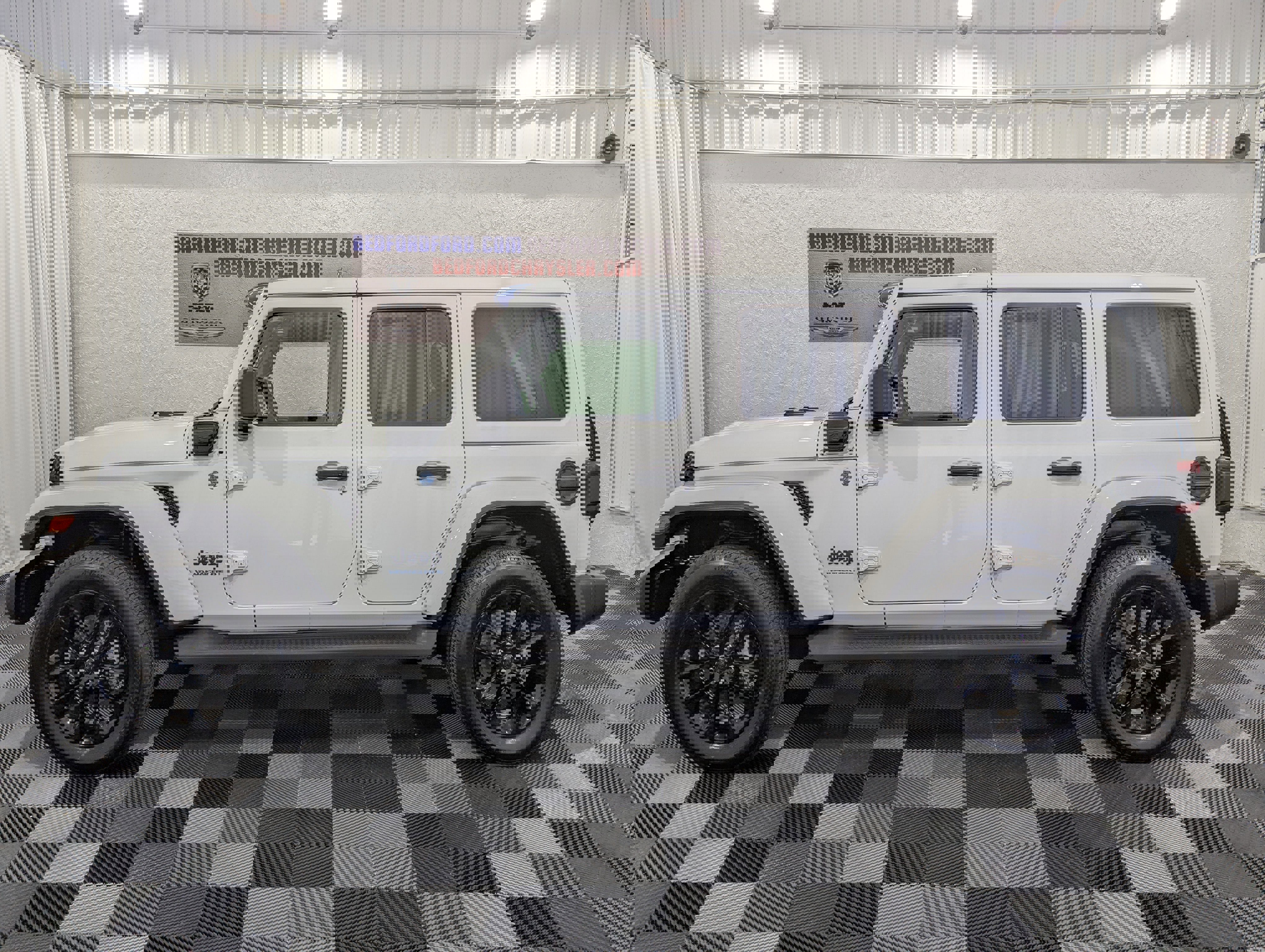 Used 2025 Jeep Wrangler Unlimited Sahara image 2