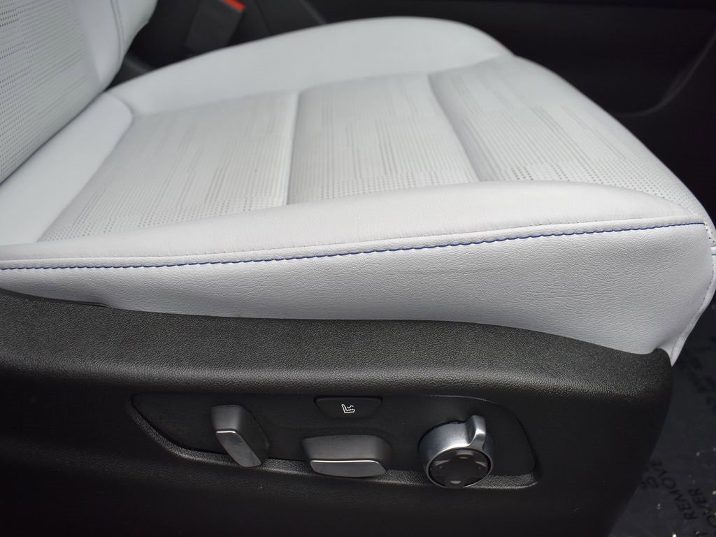 Certified 2025 Cadillac XT4 Sport image 36