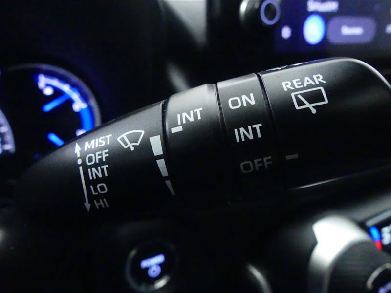 Used 2023 Toyota RAV4 XSE AWD/4WD image 18