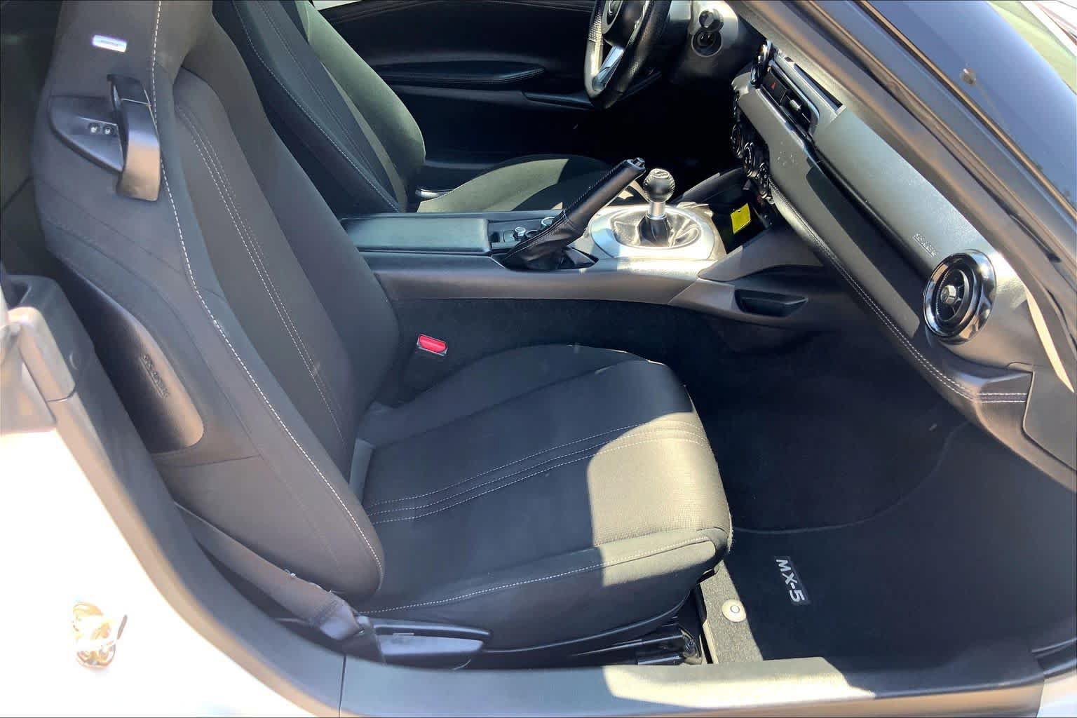 Used 2021 MAZDA MX-5 Miata Club RWD image 8