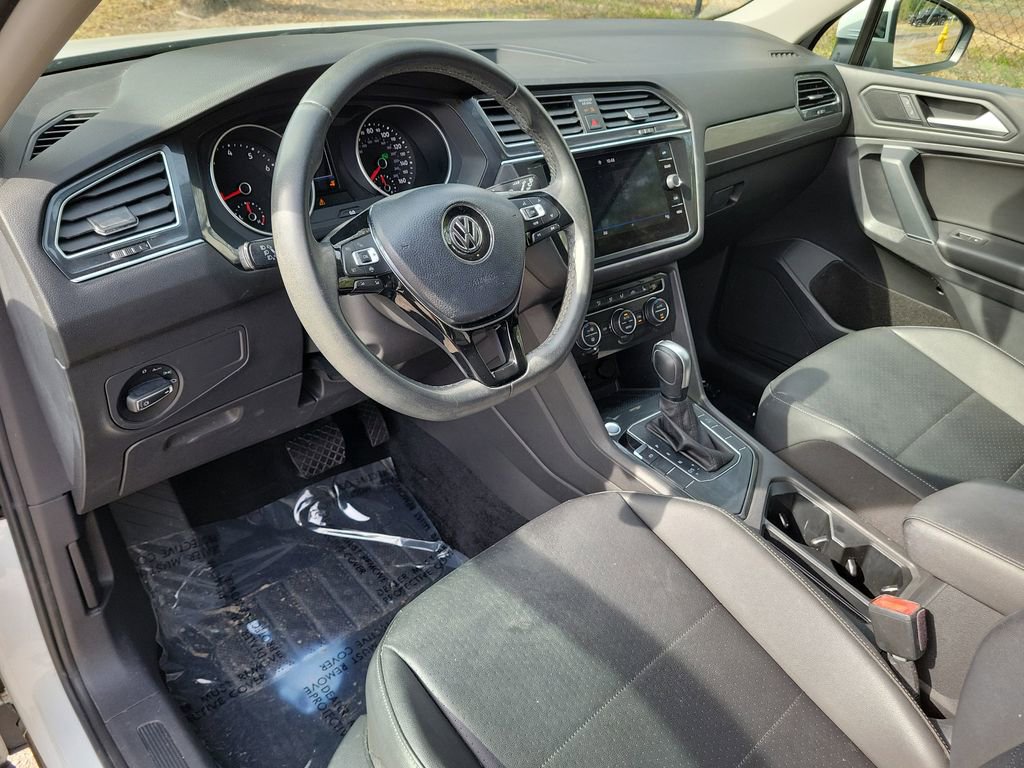 Used 2020 Volkswagen Tiguan SE image 17