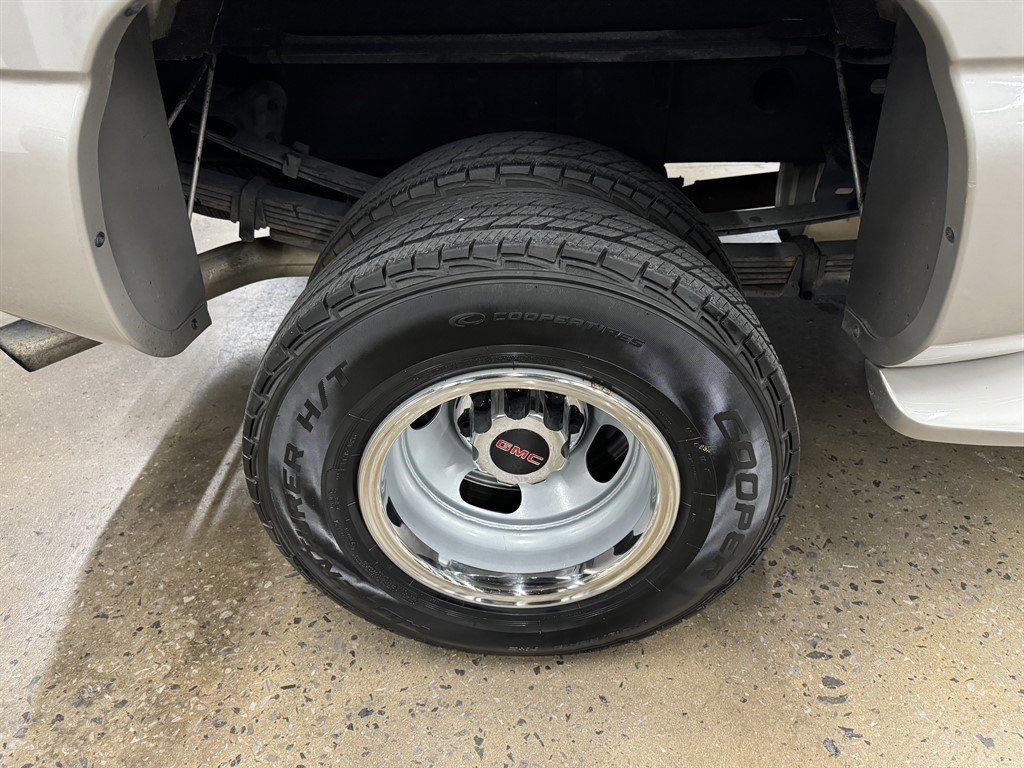 Used 2005 GMC Sierra 3500 SLT w/ Heavy-Duty Power Package AWD/4WD image 18
