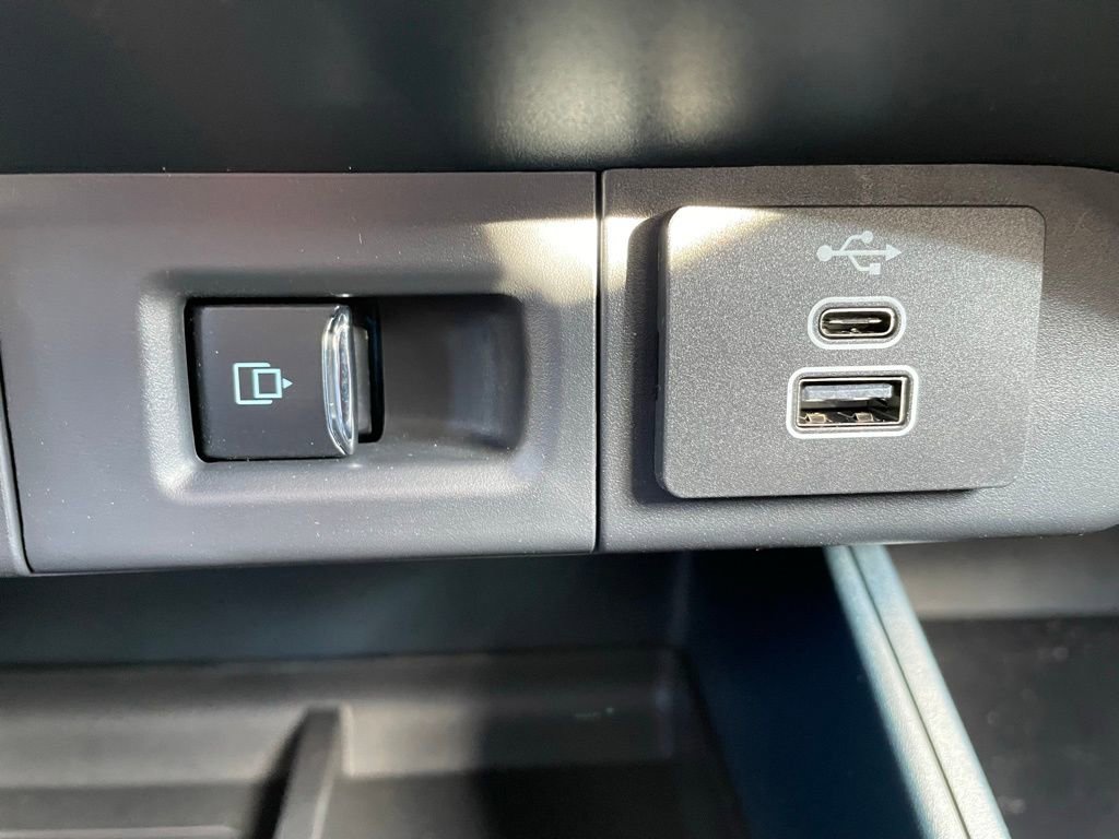 New 2026 Ford Maverick Lariat w/ Black Appearance Package image 12