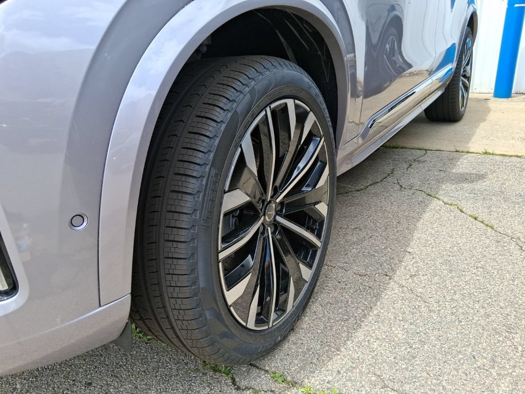 New 2026 Volvo XC90 B6 Plus w/ Protection Package Premier AWD/4WD image 4