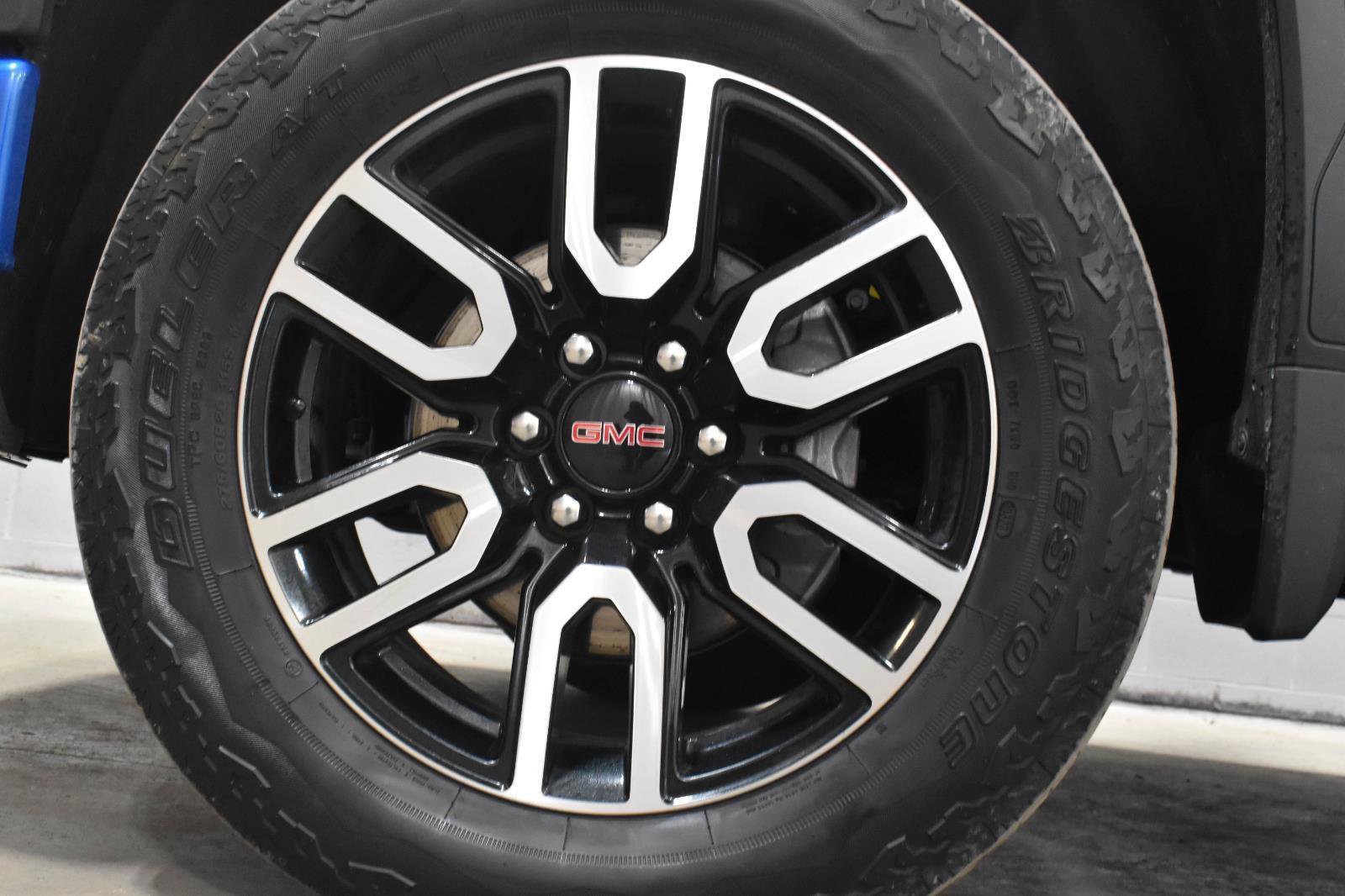 Used 2023 GMC Sierra 1500 AT4 w/ Technology Package AWD/4WD image 32
