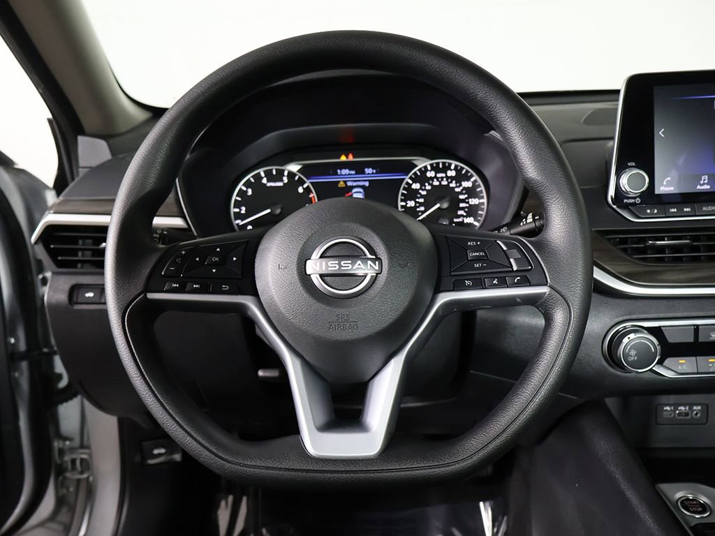 Used 2025 Nissan Altima 2.5 SV FWD image 33