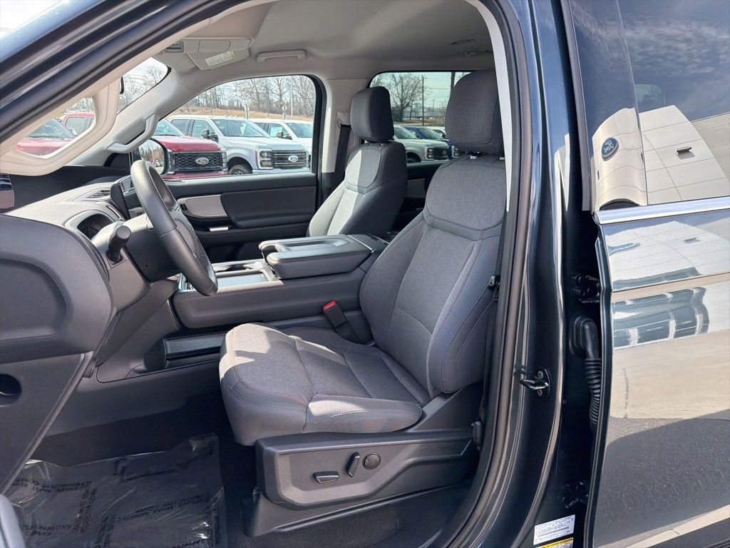 Certified 2025 Ford Expedition Active image 9