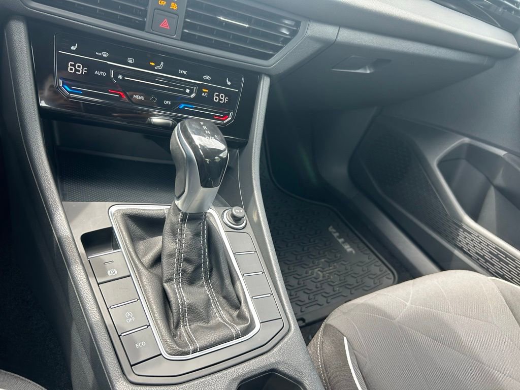 Used 2025 Volkswagen Jetta Sport image 51